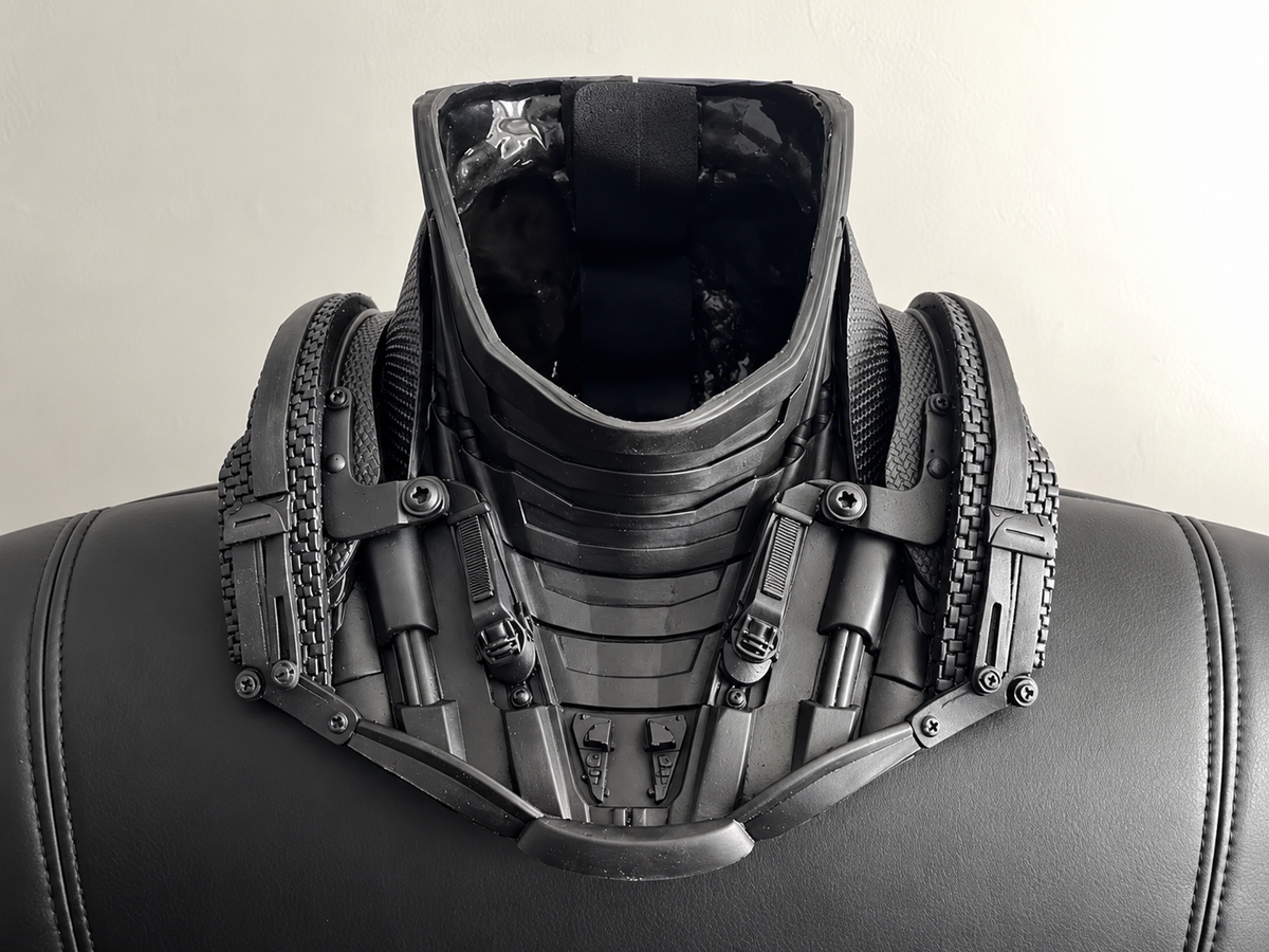 Generic 24in ‘Hero Panther’ Set (Cowl/Neck)