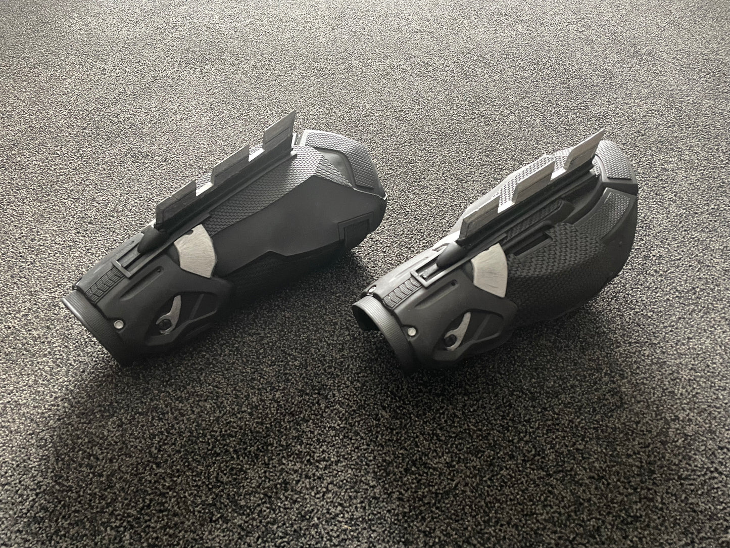 Generic ‘Hero’ Metallic Gauntlets 2