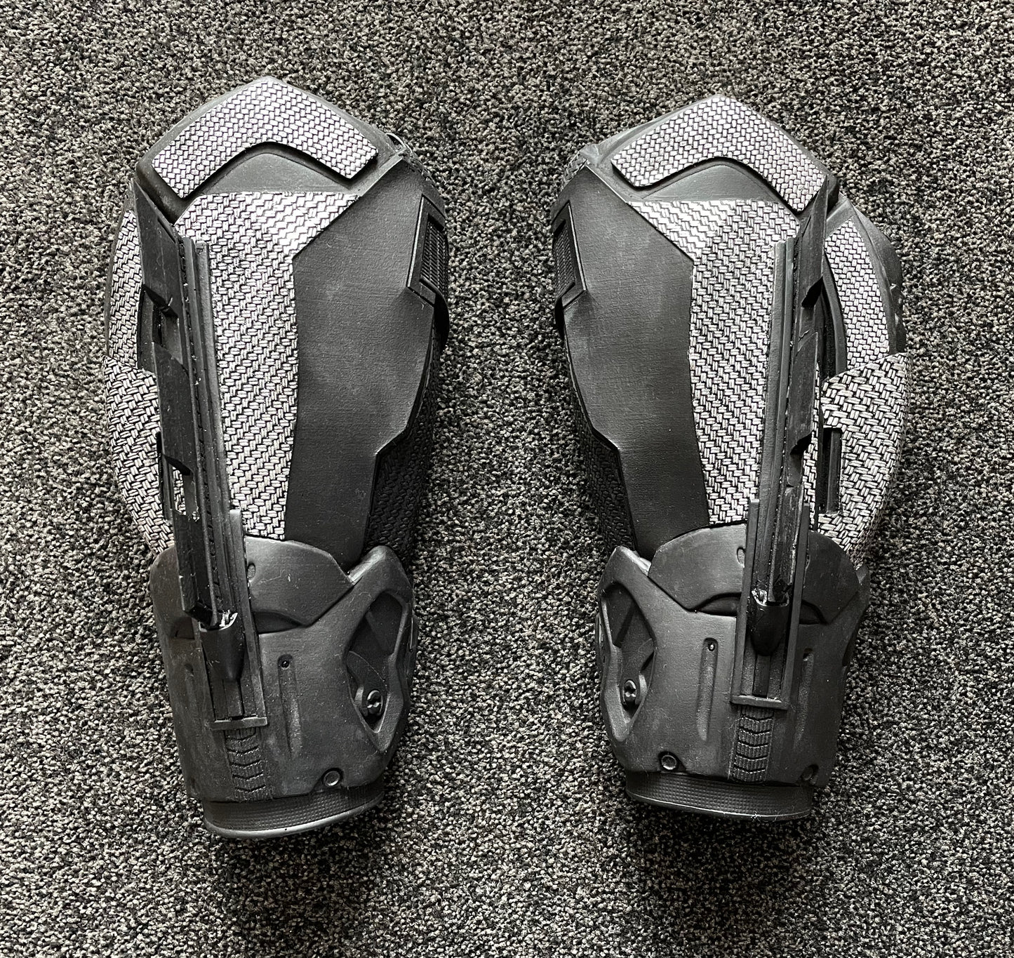 Generic ‘Hero’ Metallic Gauntlets 1